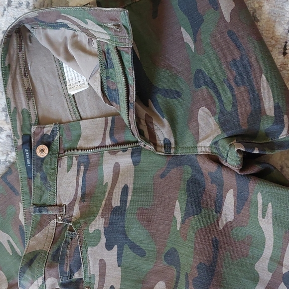 NWOT Forever 21 High Rise Camo Skinny Jeans - Picture 3 of 9
